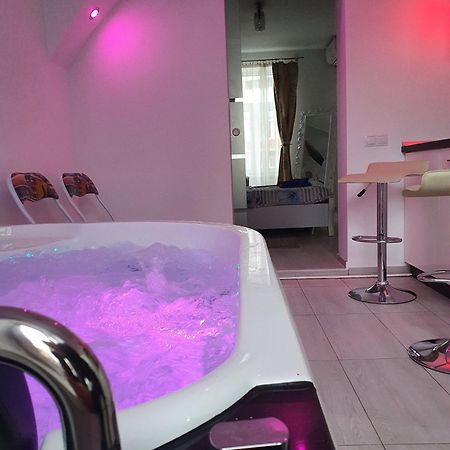 White House & Jacuzzi Lägenhet Sibiu Exteriör bild